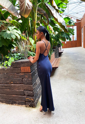 Shollyjaay slipdress in navy blue, back view
